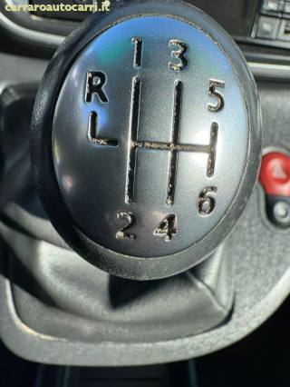 RENAULT Kangoo usata, con Sensori di parcheggio posteriori