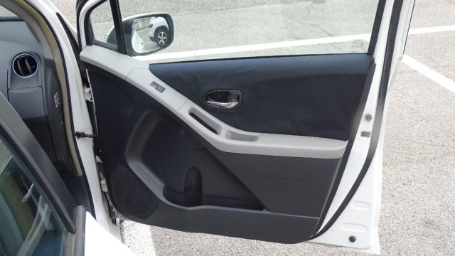 TOYOTA Yaris usata 50