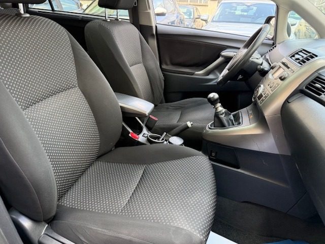 TOYOTA Verso usata, con Servosterzo