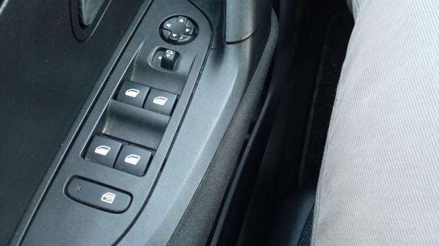 PEUGEOT 2008 usata, con Vivavoce