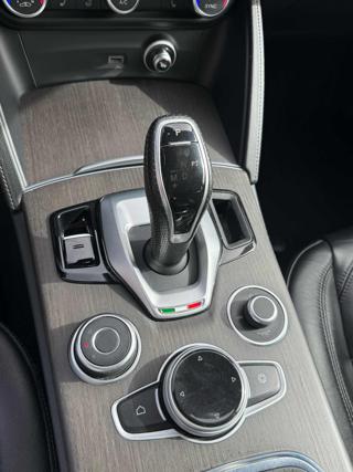 ALFA ROMEO Stelvio usata, con Autoradio digitale