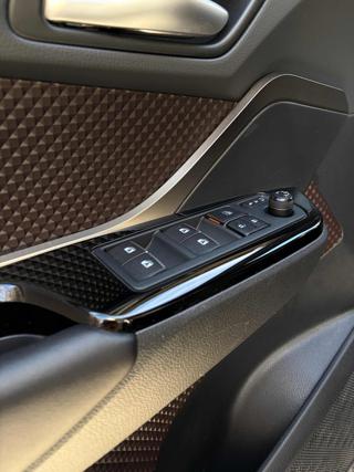 TOYOTA C-HR usata, con Autoradio