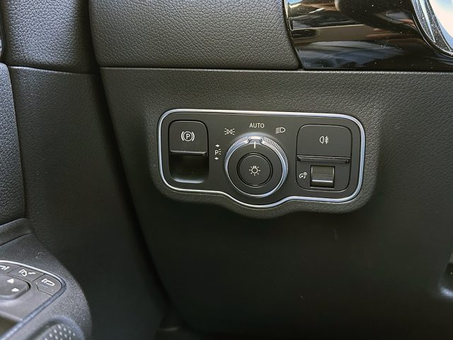 MERCEDES-BENZ GLA 200 usata, con Controllo automatico clima