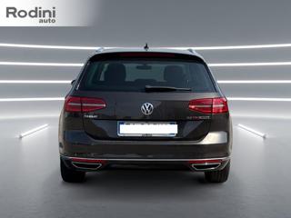 VOLKSWAGEN Passat Variant usata, con Autoradio