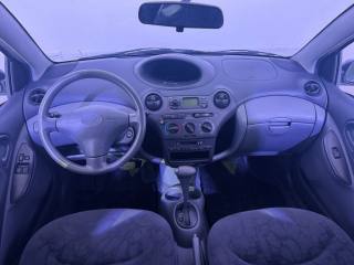 TOYOTA Yaris usata 11