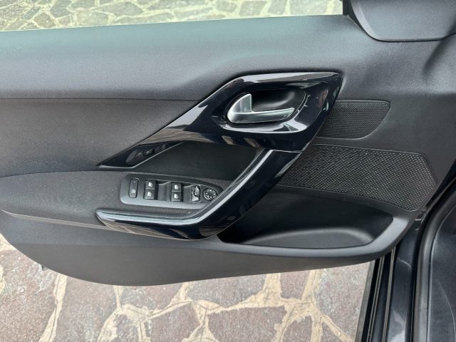 PEUGEOT 208 usata, con Airbag testa