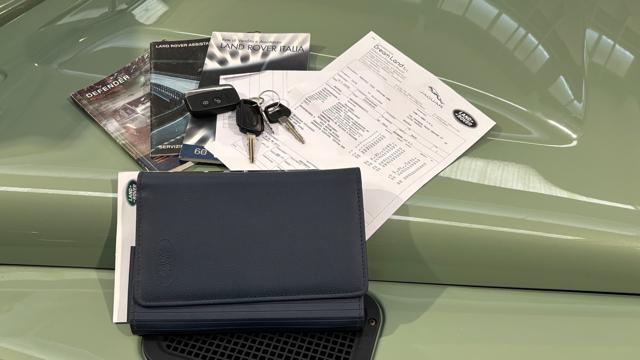 LAND ROVER Defender usata, con USB