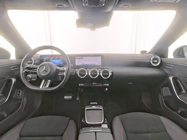 MERCEDES-BENZ CLA 200 usata, con Boardcomputer