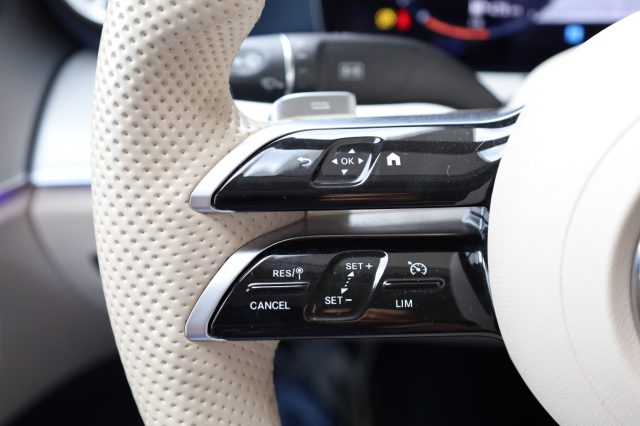 MERCEDES-BENZ E 220 usata, con Specchietti laterali elettrici
