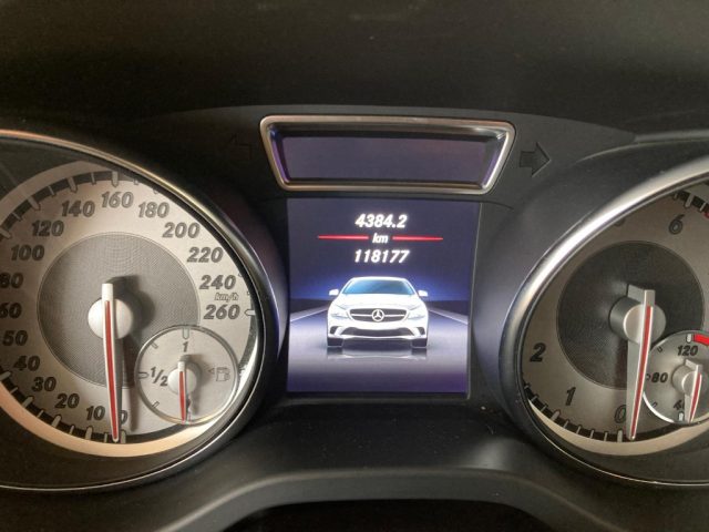 MERCEDES-BENZ CLA 180 usata, con Park Distance Control
