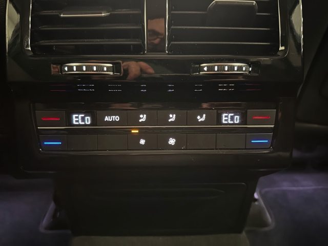 VOLKSWAGEN Touareg usata, con Bracciolo