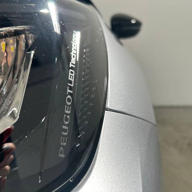 PEUGEOT 2008 usata, con Luci diurne