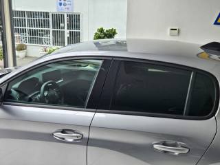 PEUGEOT 208 usata, con Controllo automatico clima