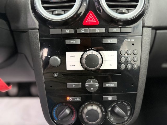 OPEL Corsa usata, con Volante in pelle