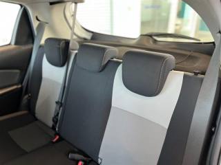 TOYOTA Yaris usata, con Volante in pelle