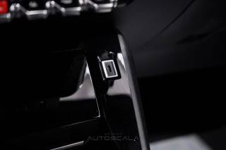PEUGEOT 2008 usata, con Touch screen