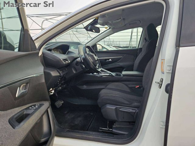 PEUGEOT 5008 usata, con Volante in pelle