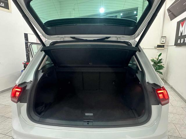 VOLKSWAGEN Tiguan usata, con USB