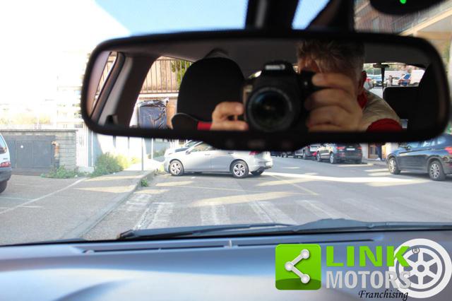 TOYOTA Yaris usata 32