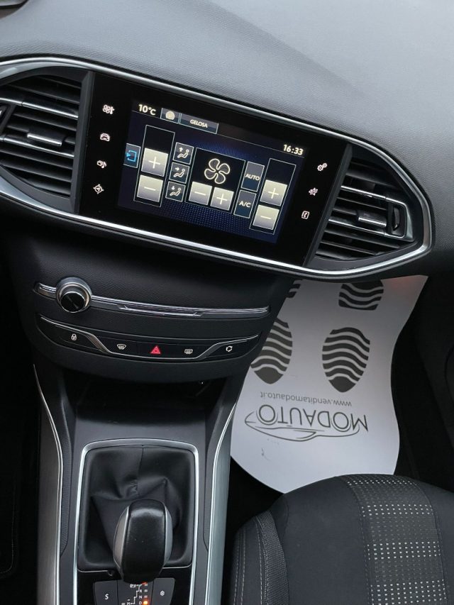 PEUGEOT 308 usata, con Volante in pelle