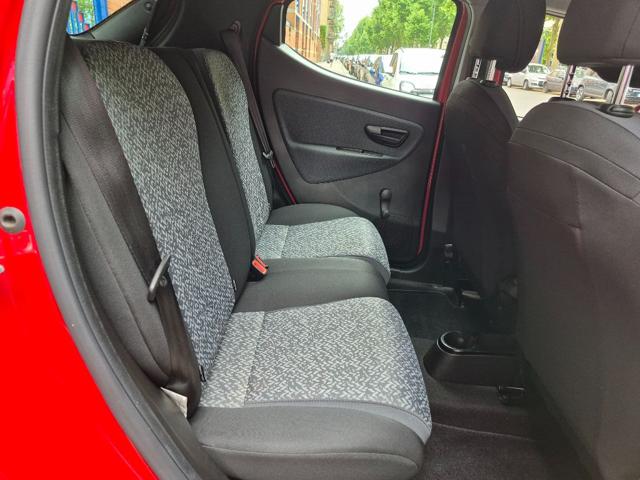 LANCIA Ypsilon usata, con Hill holder
