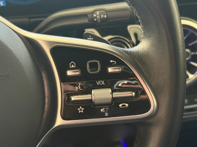 MERCEDES-BENZ GLA 220 usata, con Autoradio digitale