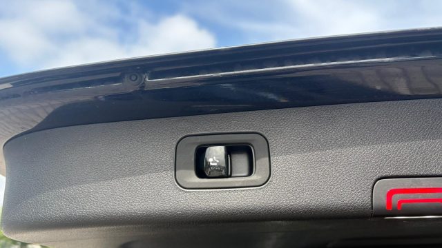 MERCEDES-BENZ E 220 usata, con Touch screen