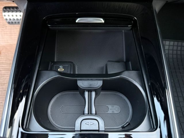 MERCEDES-BENZ GLA 180 usata, con Isofix