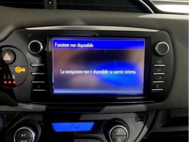 TOYOTA Yaris usata 16