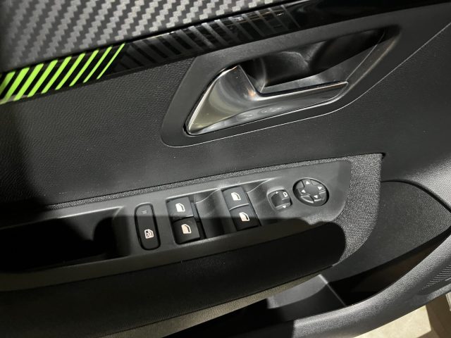 PEUGEOT 208 usata, con Volante in pelle