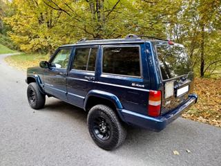 JEEP Cherokee usata, con Autoradio
