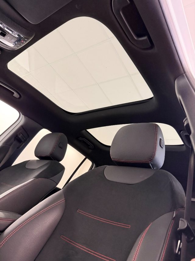 MERCEDES-BENZ GLB 200 usata, con Controllo automatico clima