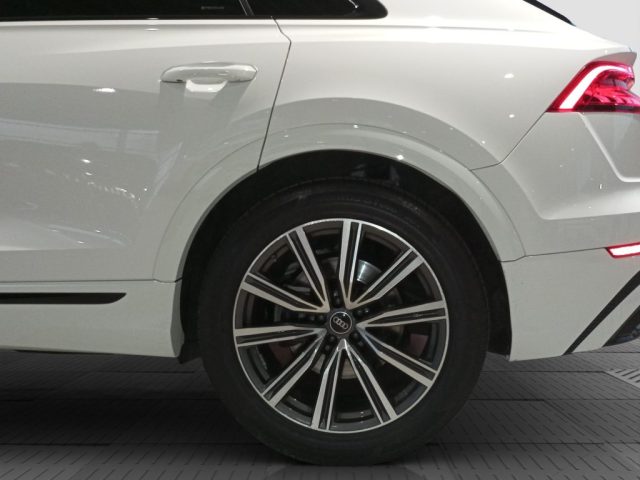 AUDI Q8 usata 16