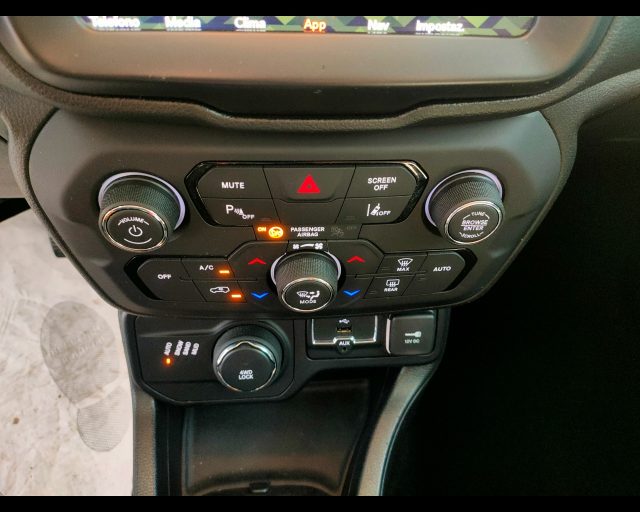 JEEP Renegade usata, con USB