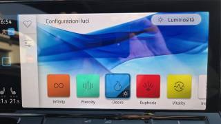 VOLKSWAGEN Golf usata, con Touch screen