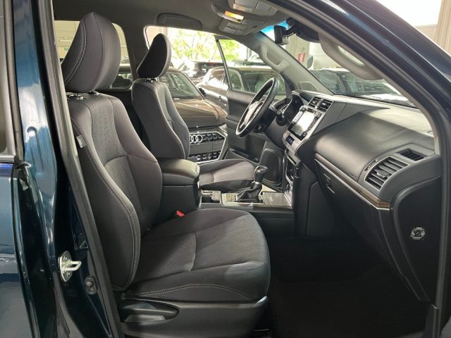 TOYOTA Land Cruiser usata, con Sedile posteriore sdoppiato