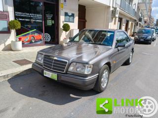 MERCEDES-BENZ E 200 usata 19