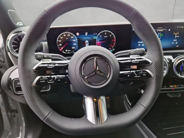 MERCEDES-BENZ A 180 usata, con Chiusura centralizzata