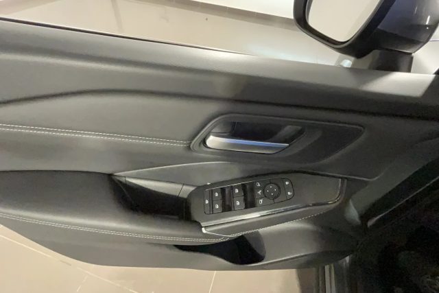 NISSAN Qashqai usata, con Boardcomputer