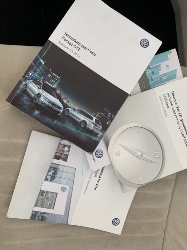 VOLKSWAGEN Passat usata, con Specchietti laterali elettrici