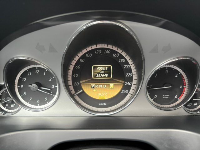 MERCEDES-BENZ E 220 usata, con Controllo trazione