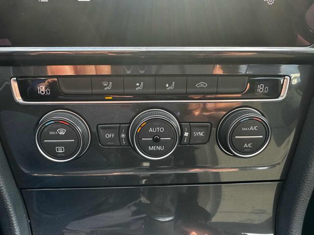 VOLKSWAGEN Golf usata, con Airbag testa