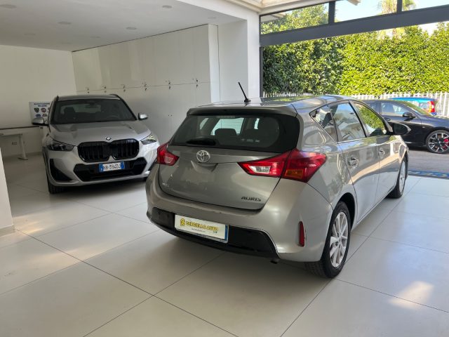 TOYOTA Auris usata 16