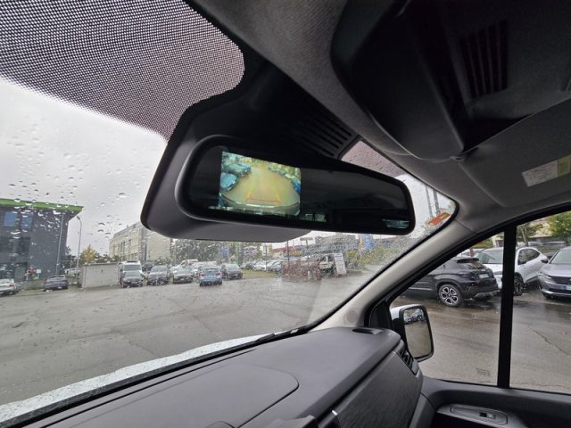 RENAULT Trafic usata, con Gancio traino