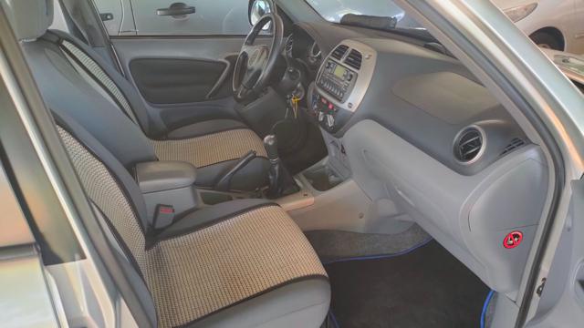TOYOTA RAV 4 usata, con Lettore CD