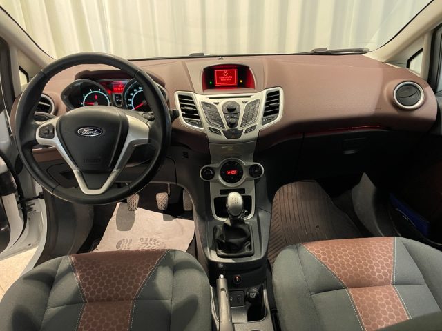FORD Fiesta usata, con Autoradio