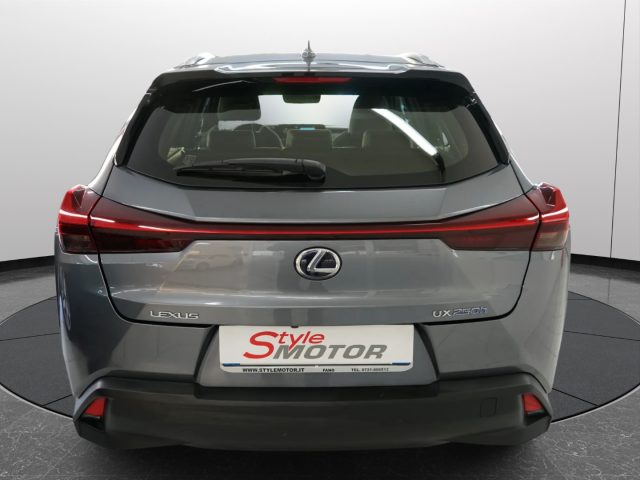 LEXUS UX 250h usata, con Bluetooth