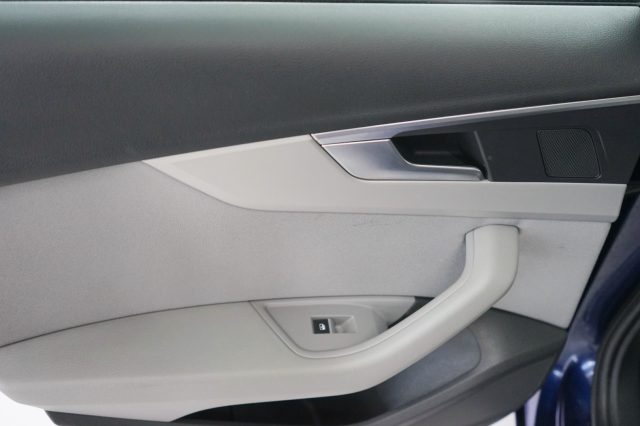 AUDI A4 usata, con Sensori di parcheggio anteriori