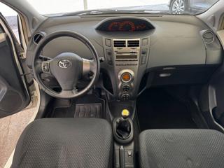 TOYOTA Yaris usata 19