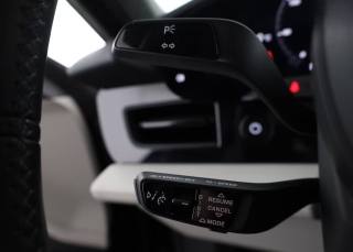PORSCHE Taycan usata, con Park Distance Control